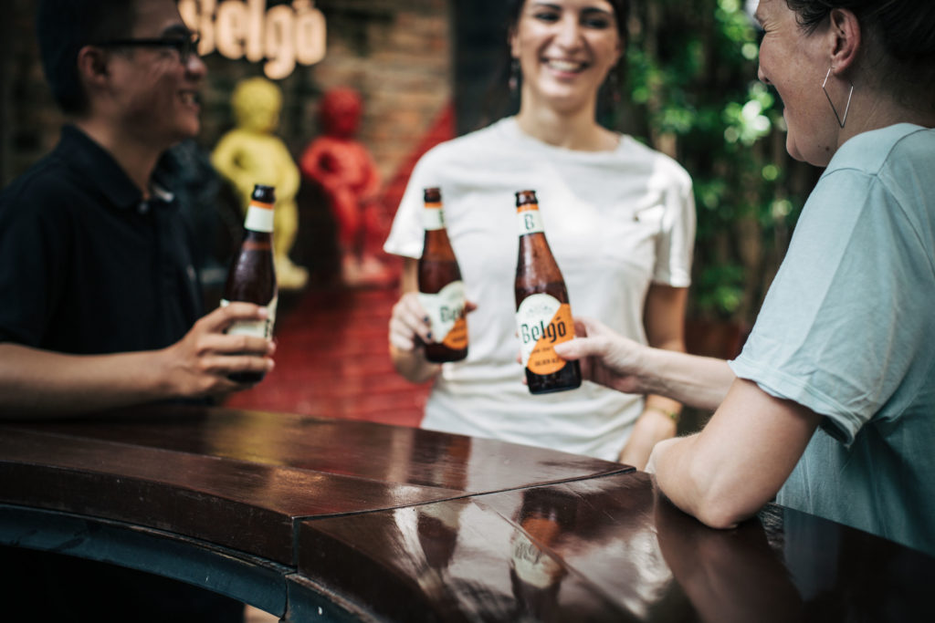 belgo_bia_thu_cong_bi_dong_chai_moi_nguoi_cung_thuong_thuc_bia