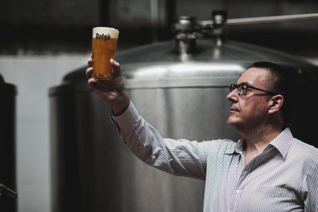 belgo_chuyen_gia_nau_bia_thu_cong_cam_ly_chalice